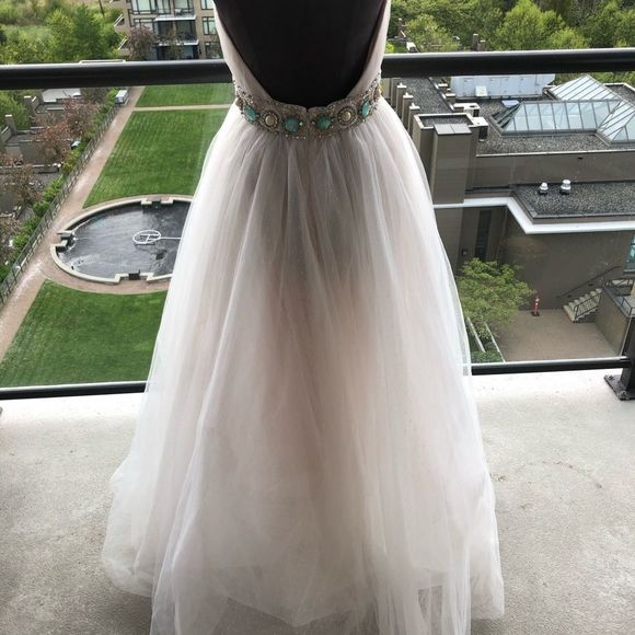 Exquisite Formal Backless Gown - Picture 5 of 9